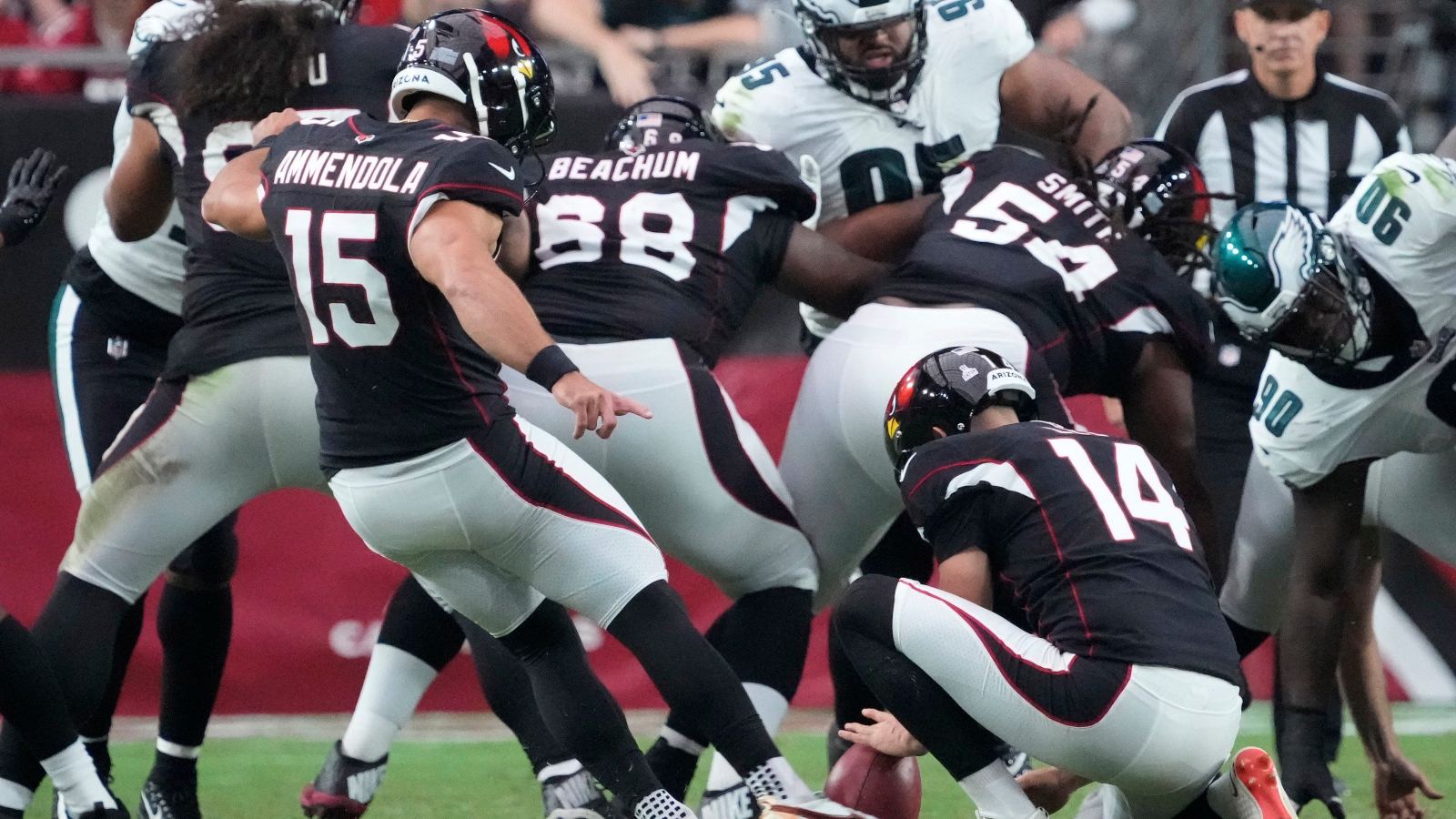 Cardinals lift up Matt Ammendola after missing game-tying FG vs. Eagles