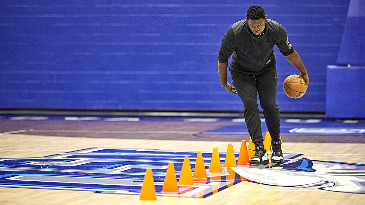 Zion Williamson Seems Like He Gained A Lot Of Weight After His Foot Surgery  - Fadeaway World