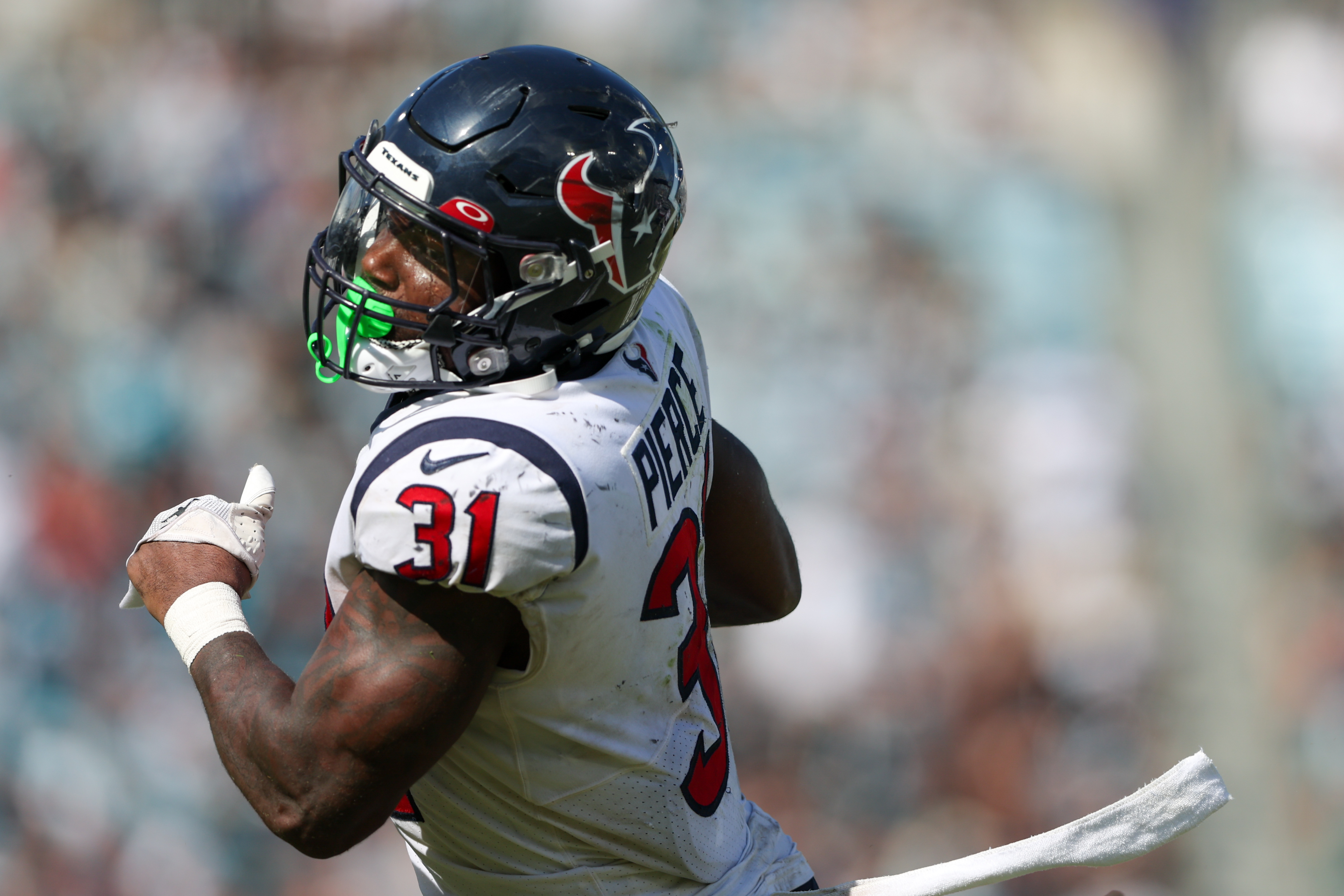 Texans head coach Lovie Smith says Dameon Pierce is 'trending' toward  Offensive Rookie of the Year 