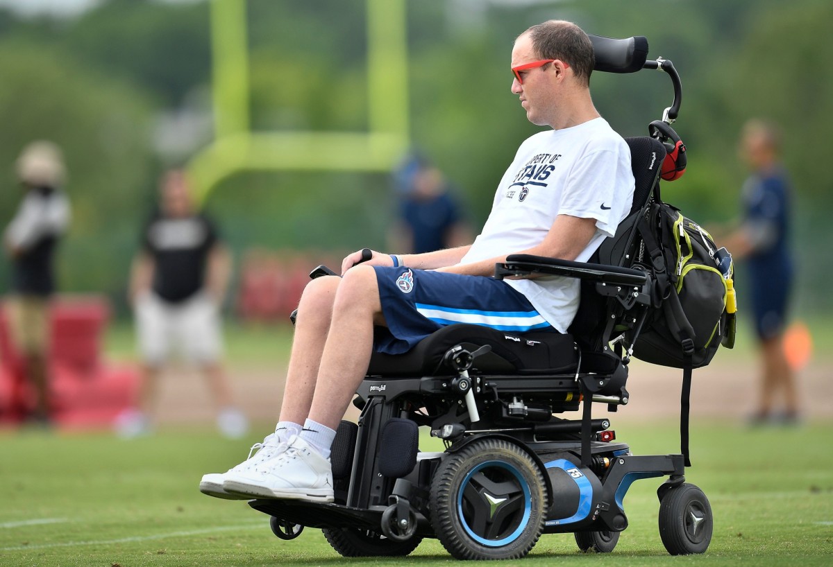 Former Titans LB Tim Shaw announces he has ALS 