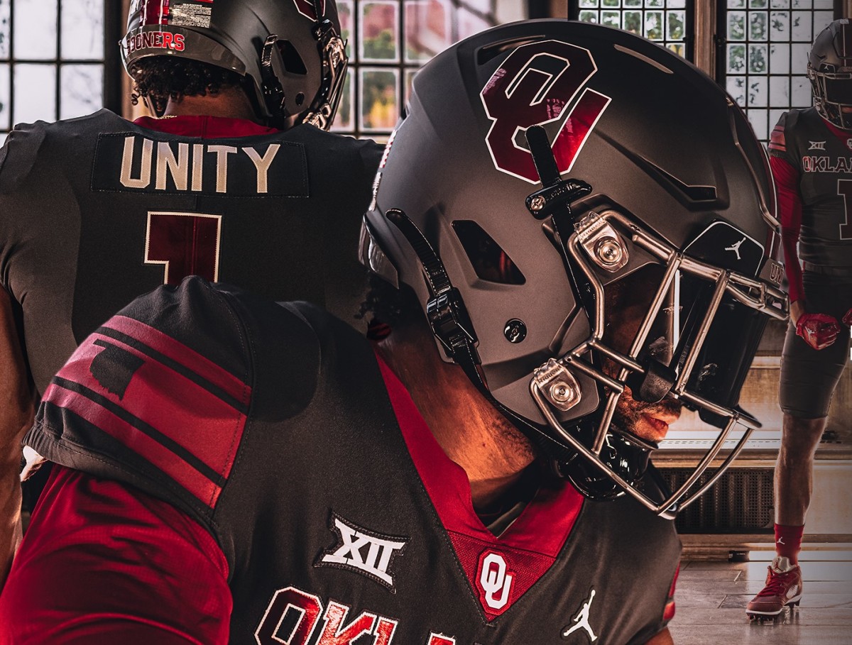 Does OU football underperform in its alternate uniforms?