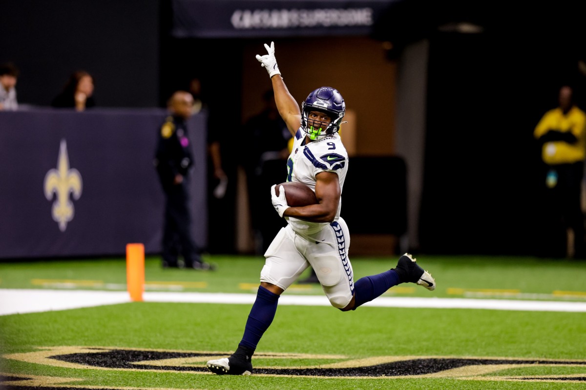 How to Treat Seahawks RB Kenneth Walker as Fantasy Football Waiver Wire  Target