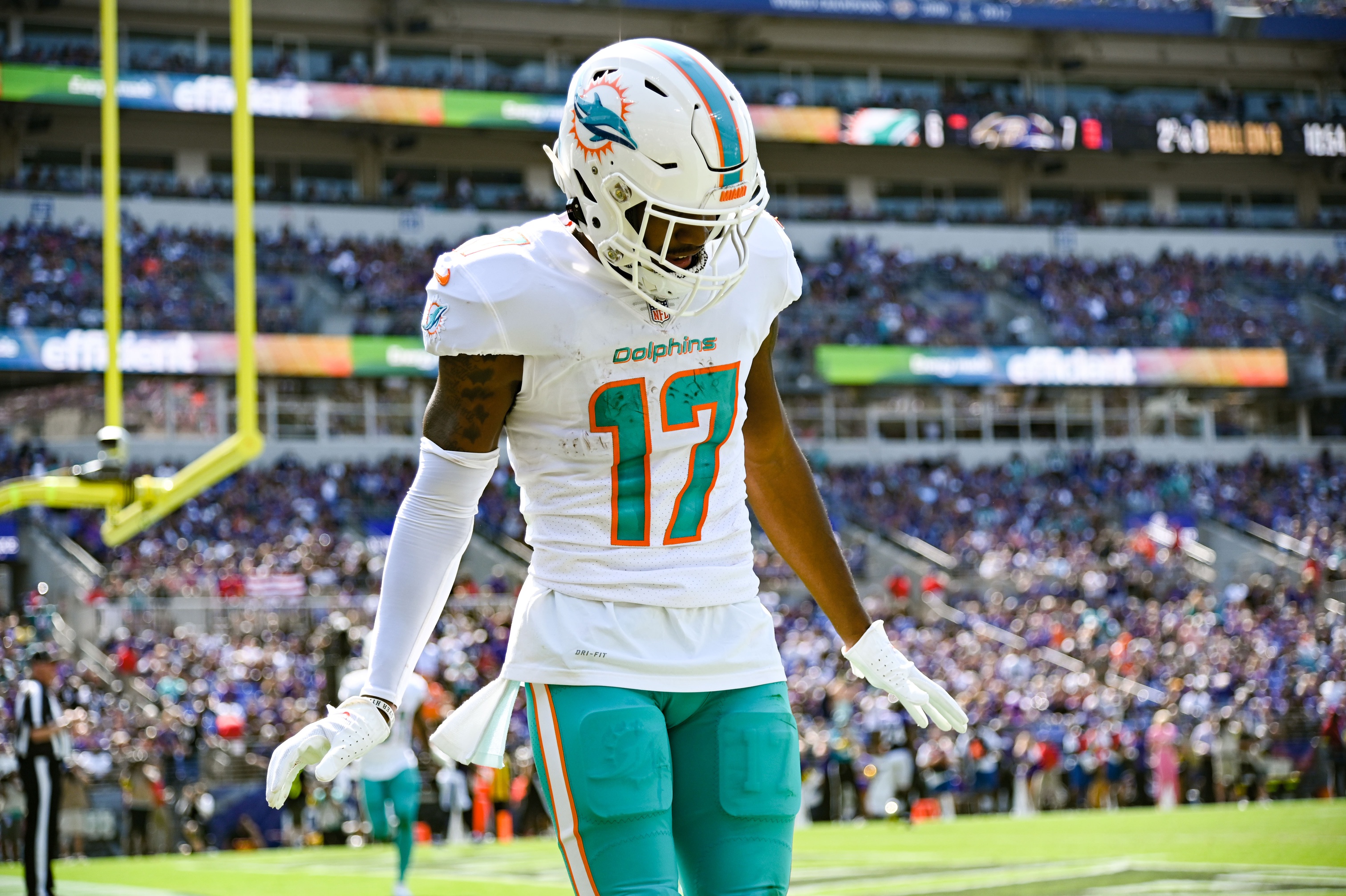 Injury roundup: Dolphins WRs Tyreek Hill, Jaylen Waddle active vs