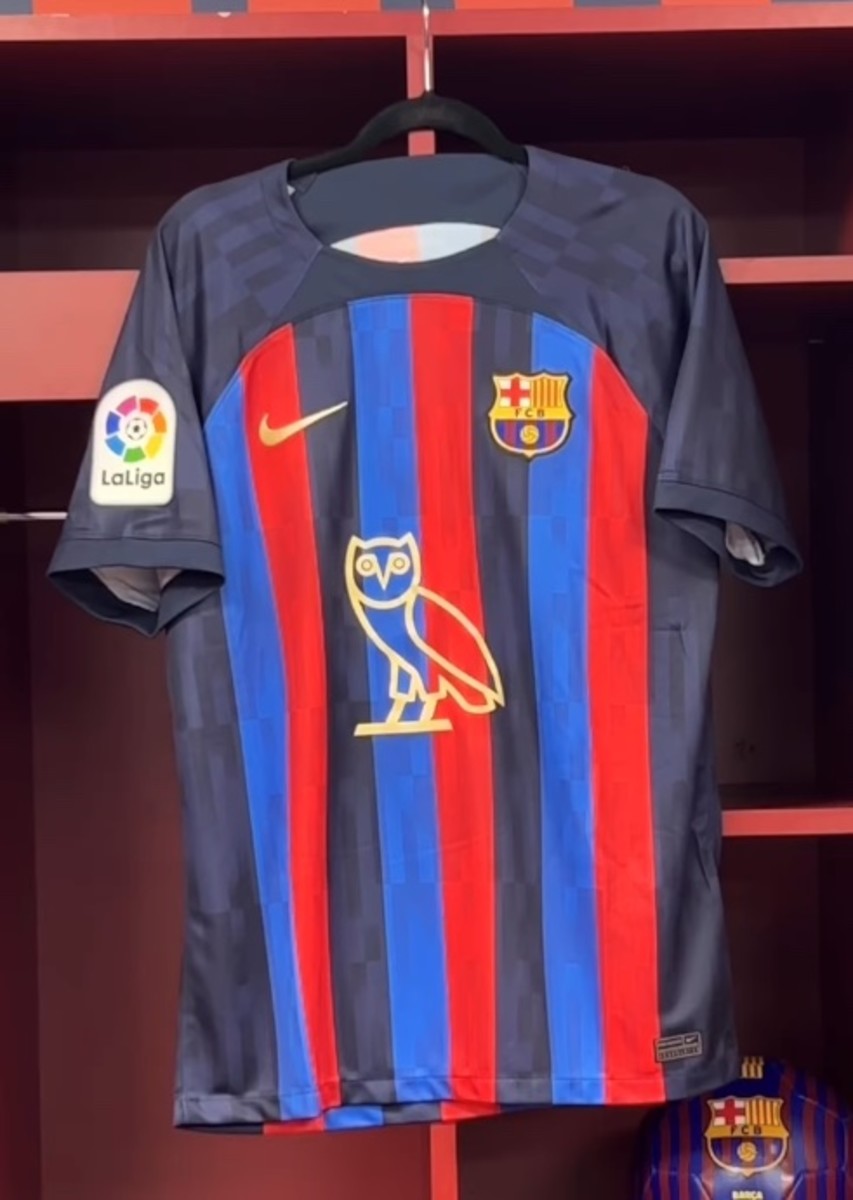 A Barcelona jersey pictured displaying Drake's owl symbol in place of the Spotify logo ahead of El Clasico in October 2022