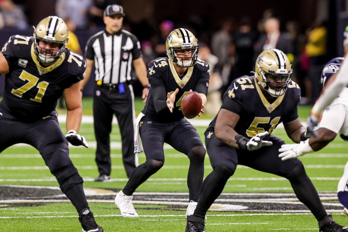 New Orleans Saints quarterback Andy Dalton (14) warms up an NFL football  game against the Cincinnati Bengals, Sunday, Oct. 16, 2022, in New Orleans.  (AP Photo/Tyler Kaufman Stock Photo - Alamy