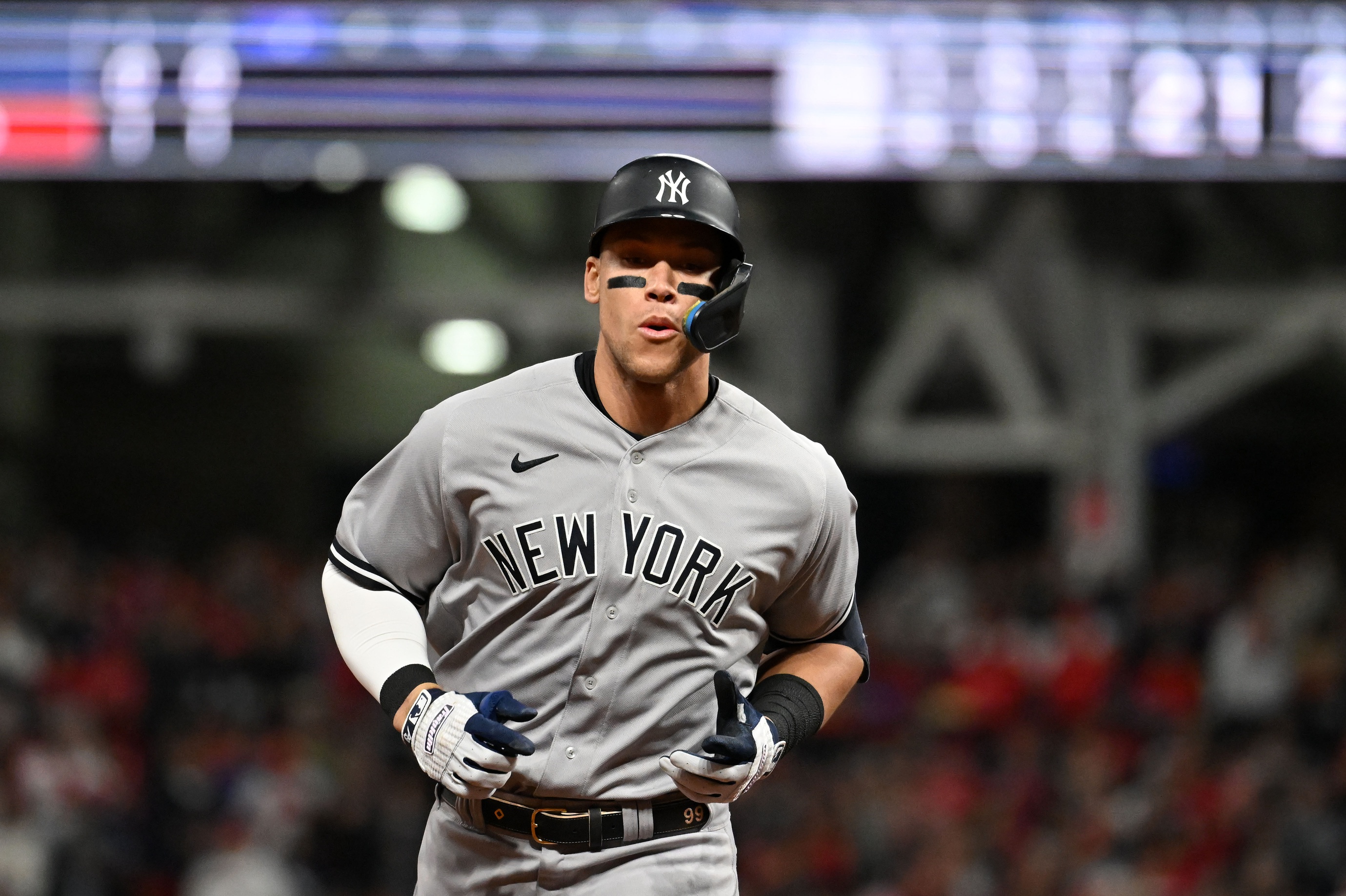 Los Angeles, United States. 03rd June, 2023. New York Yankees star Aaron  Judge rounds the bases after hitting a solo home run in the sixth inning  off Los Angeles Dodgers reliever Shelby