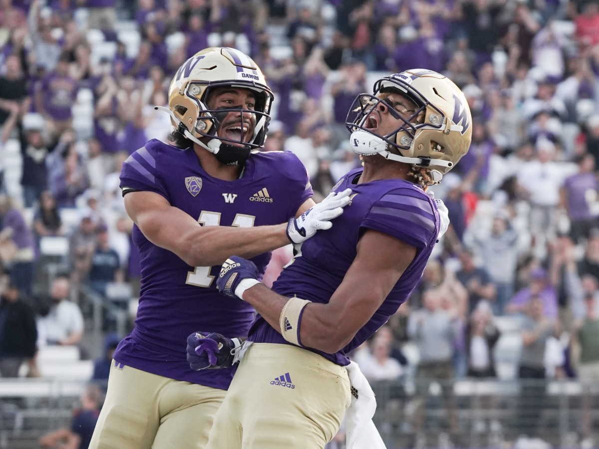 Arizona football vs. Washington final score: Wildcats hang with 7th-ranked  Huskies but can't pull upset before Family Weekend sellout - Arizona Desert  Swarm