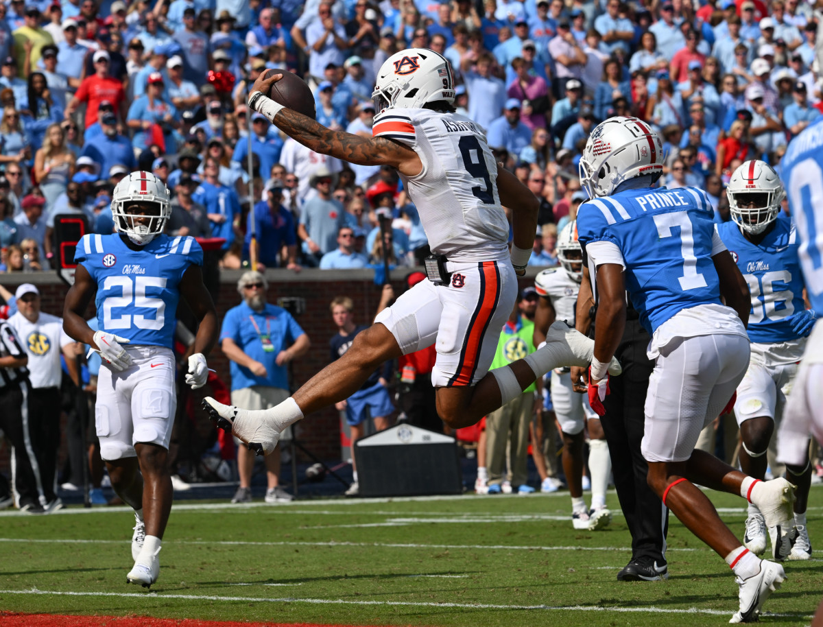 10/15/22; Oxford, MS, USA; Robby Ashford (9) touchdown celebration during Auburn vs Ole Miss