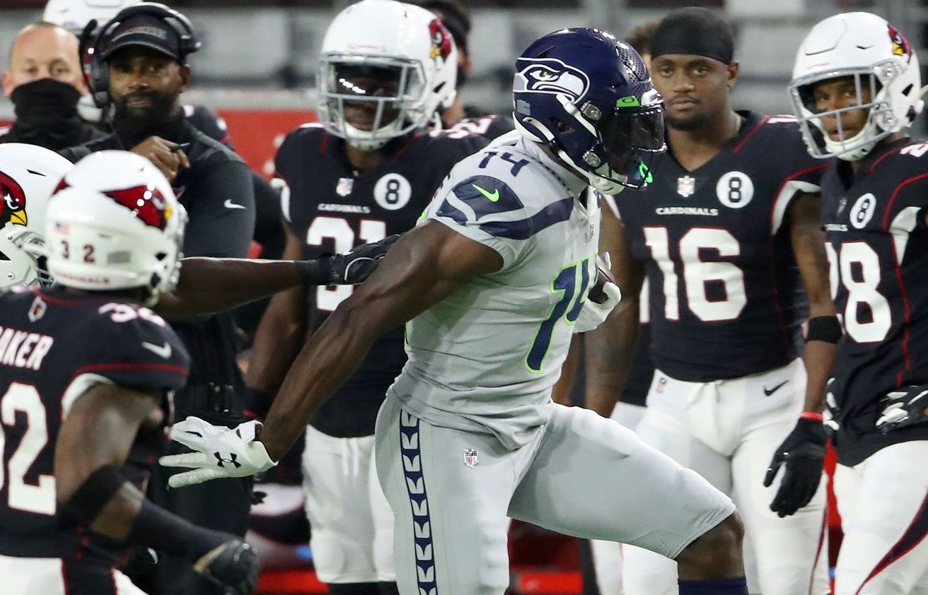 Seattle, WA, USA. 16th Oct, 2022. Seattle Seahawks wide receiver DK Metcalf  (14) during a game between the Arizona Cardinals and Seattle Seahawks at  Lumen Field in Seattle, WA. The Seahawks won