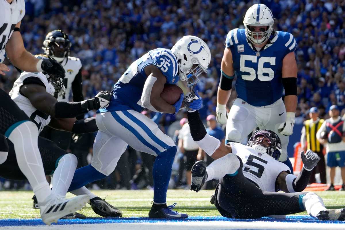 Indianapolis Colts running back Deon Jackson (35) rushes to the end zone Sunday, Oct. 16, 2022, during a game against the Jacksonville Jaguars at Lucas Oil Stadium in Indianapolis.