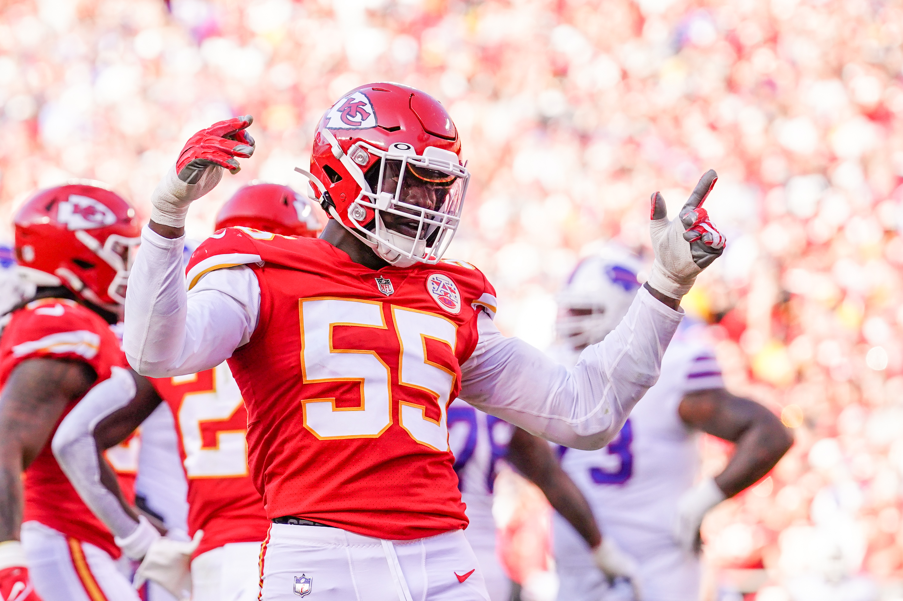 KC Chiefs Restructure DE Frank Clark's Contract, Keep Him in KC - Sports  Illustrated Kansas City Chiefs News, Analysis and More