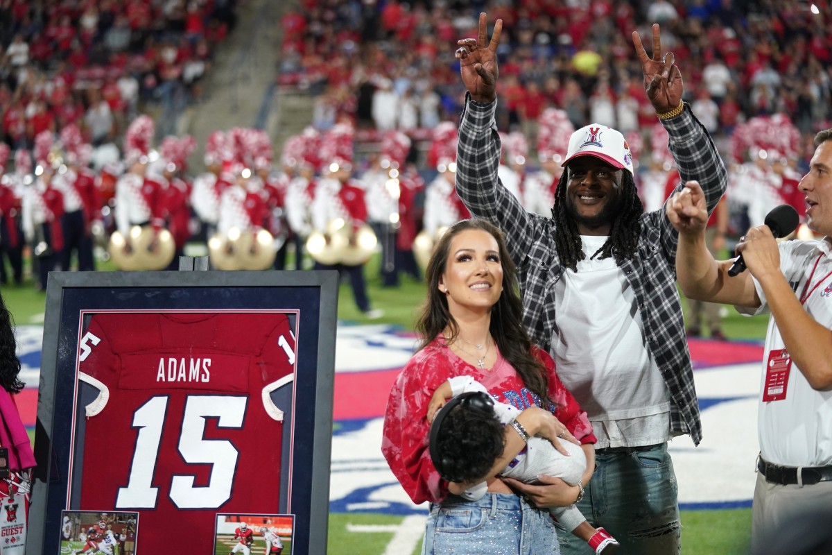 Las Vegas Raiders' Davante Adams, center, a former Fresno State