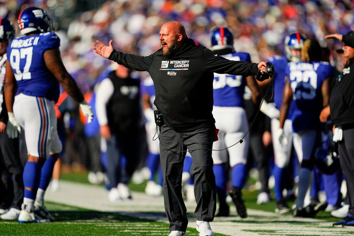 Commanders question officiating decisions in loss to Giants