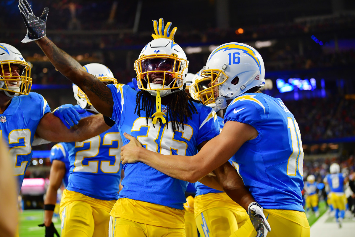 Los Angeles Chargers at Denver Broncos Game Day Betting Odds: Week 18 Point  Spread, Moneyline, Over/Under - Sports Illustrated Los Angeles Chargers  News, Analysis and More