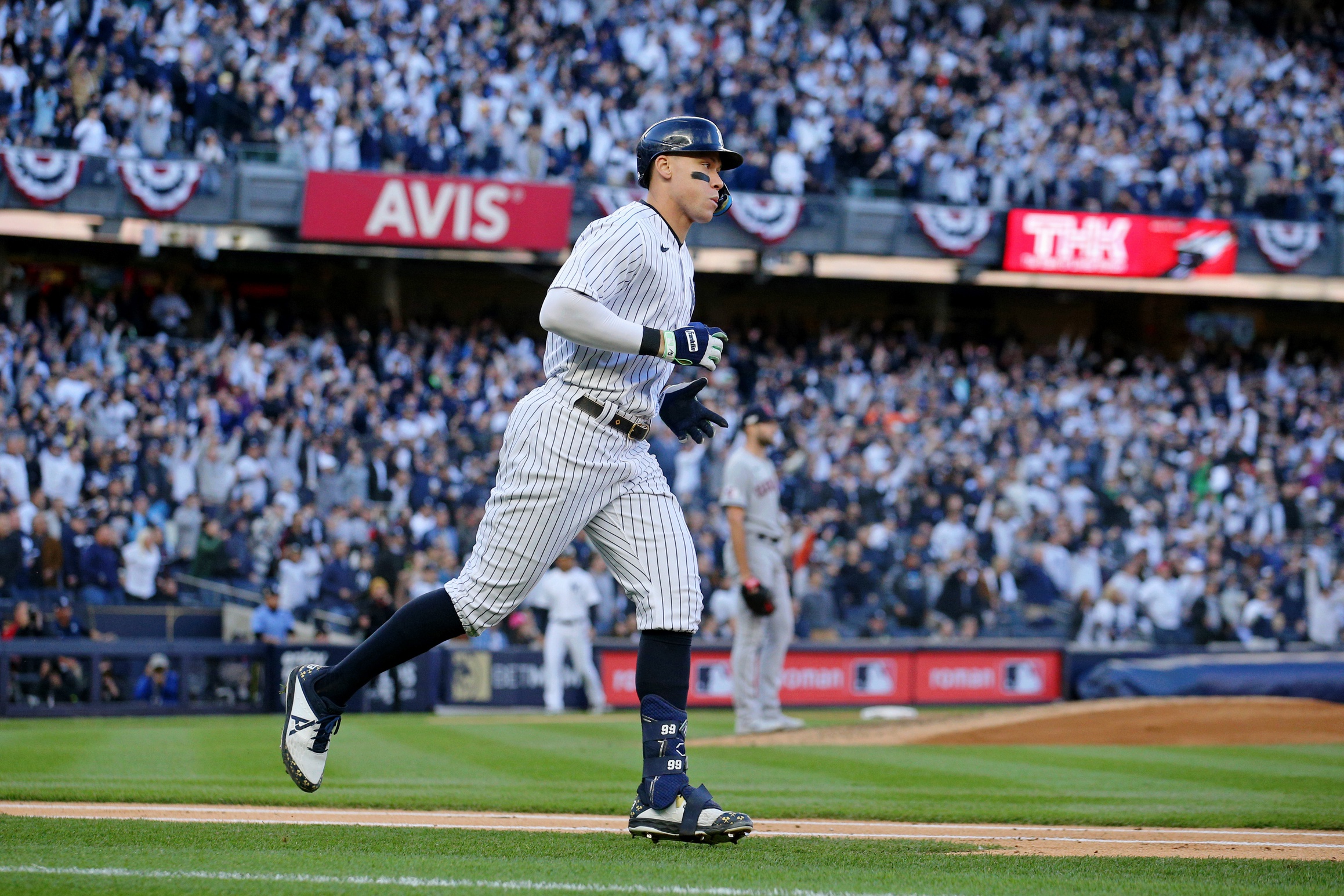 New York Yankees RF Aaron Judge Makes MLB History With Home Run in Game 5  of ALDS - Sports Illustrated NY Yankees News, Analysis and More