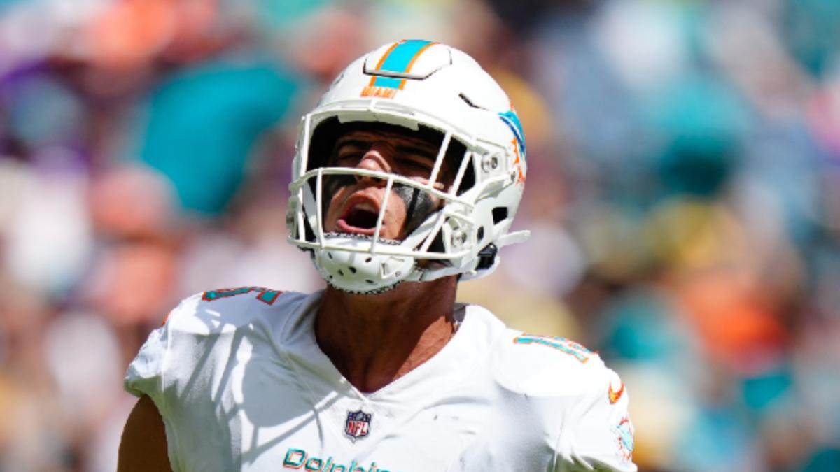 Jaelan Phillips named Dolphins 2022 Walter Payton Man of the Year