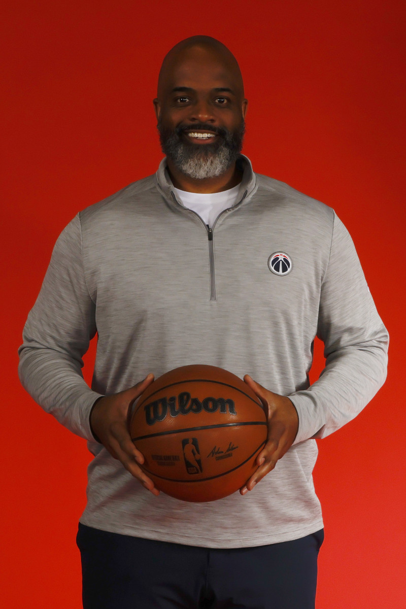 Wes Unseld Jr., the Wizards coach living up to a local legacy