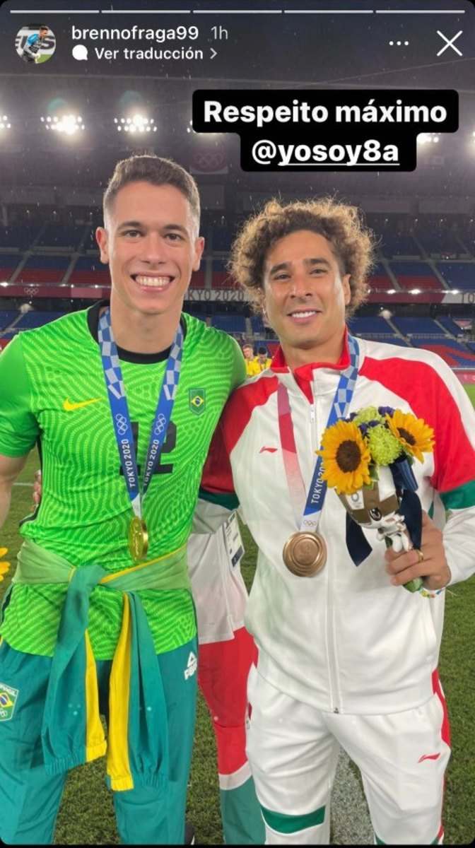 ¡Ídolo! Portero de Brasil presume foto con Guillermo Ochoa Para Ganar