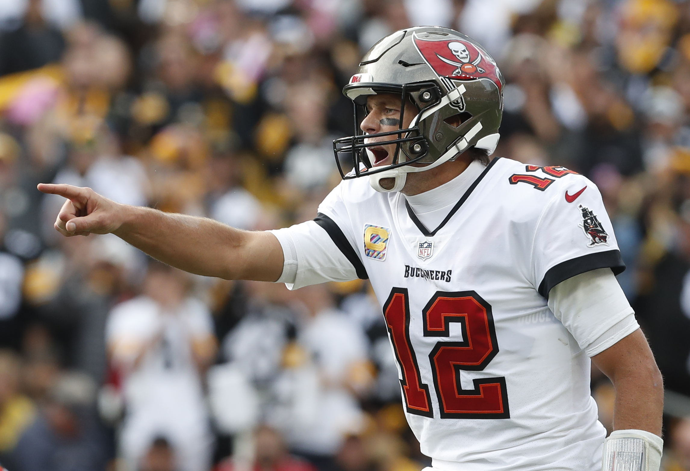 Tom Brady Screams at Bucs Teammates During Game Against Steelers