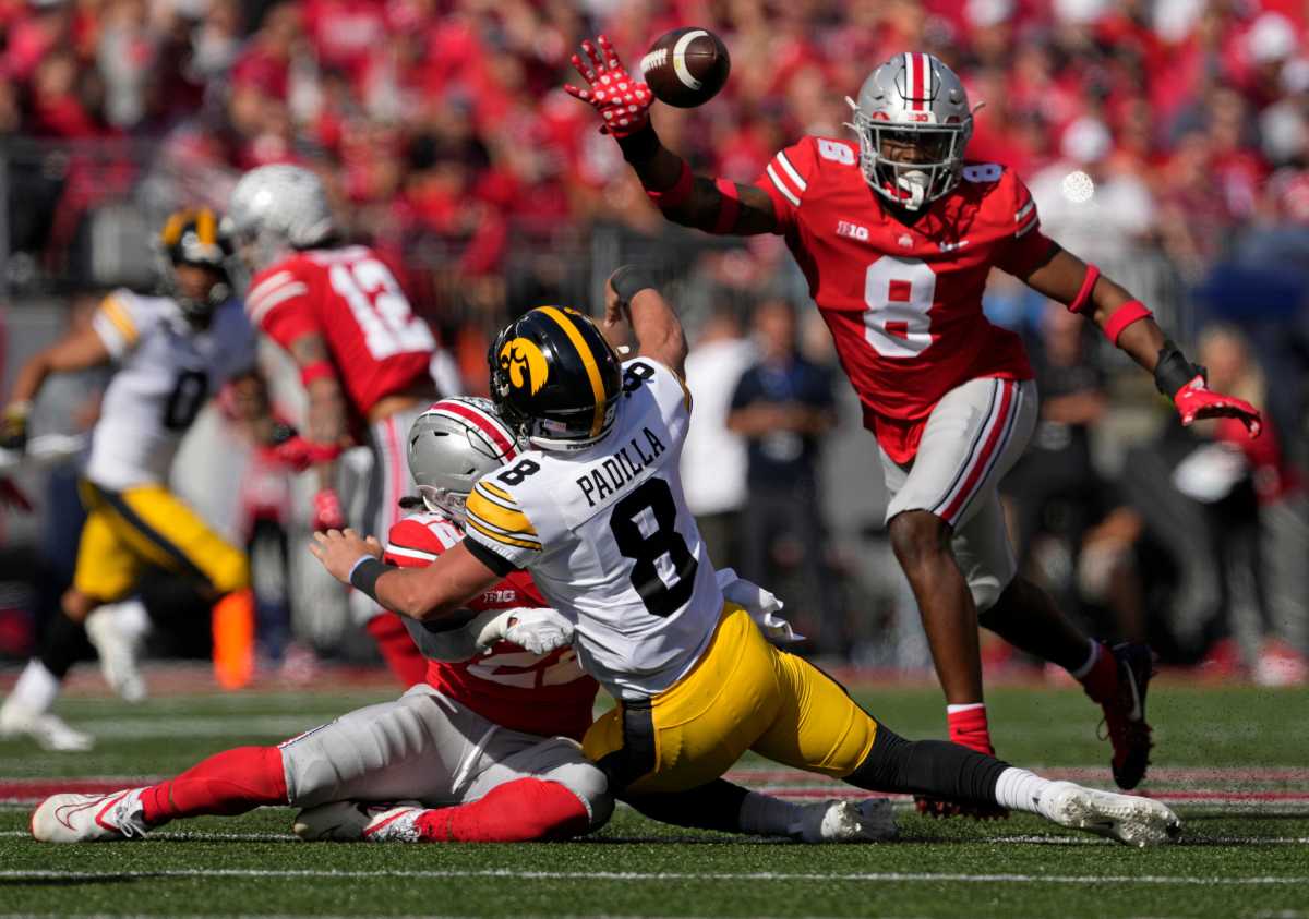 Howe Even Moral Victory Out Of Iowas Reach Sports Illustrated Iowa Hawkeyes News Analysis 8524