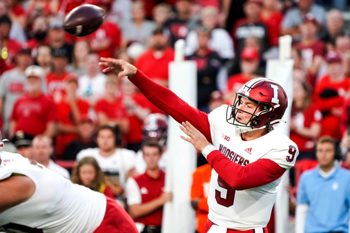 Indiana Football: Time For a Change at Quarterback?