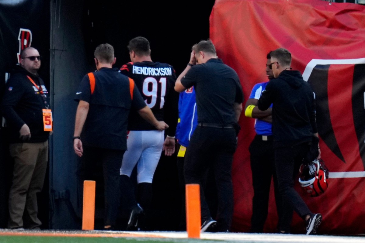 Bengals' Trey Hendrickson exits game against Falcons with neck injury