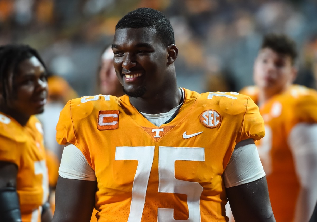 Veteran Tennessee OL Carvin Earns Weekly SEC Honors After UT-Martin Win ...