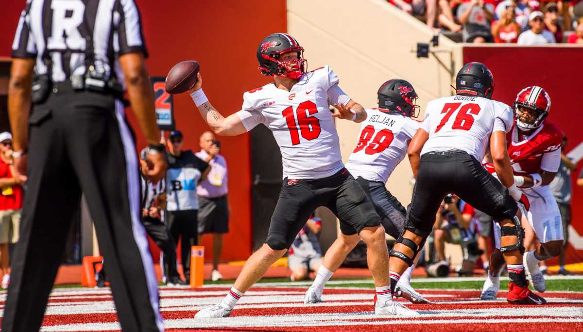 Western Kentucky's Austin Reed (16) throws during the Indiana versus Western Kentucky football game at Memorial Stadium on Sept. 17, 2022. Iu Wk Fb 1h Reed 1