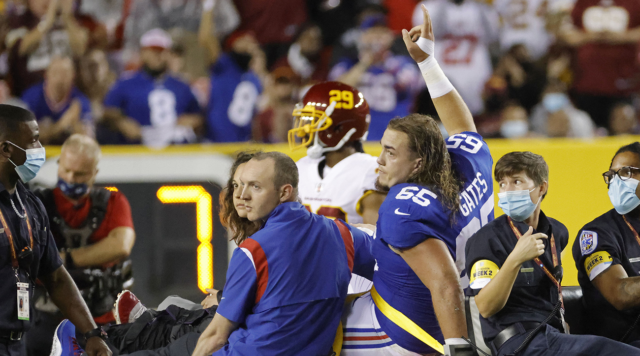 Giants' Nick Gates leaves game on cart after suffering gruesome