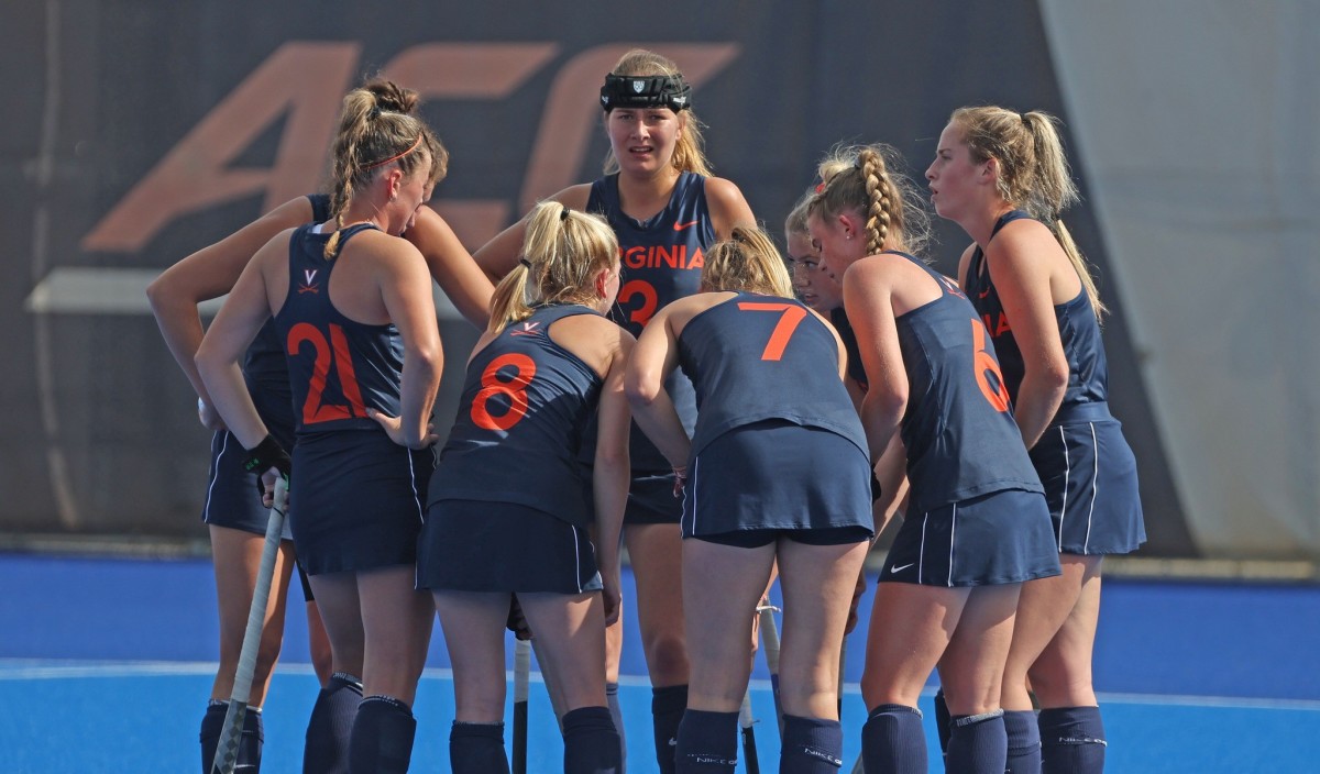 The Virginia field hockey team huddles before a penalty corner during the game against Kent State.