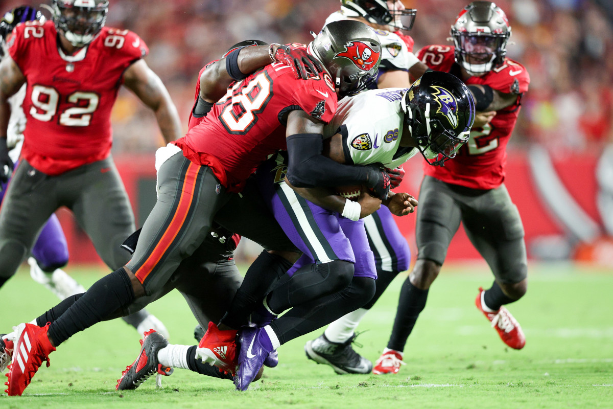 Buccaneers’ Shaquil Barrett Suffers Injury Against Baltimore Ravens ...