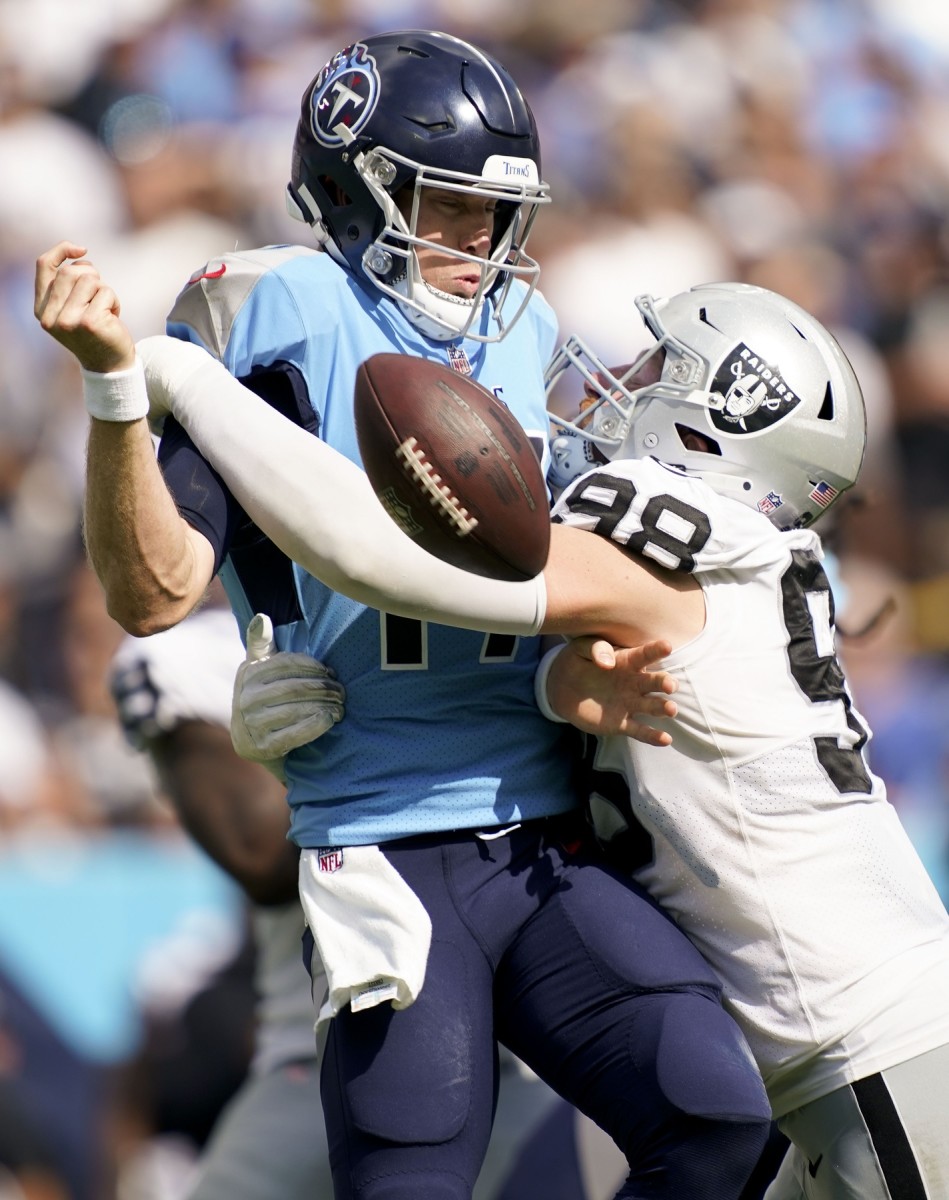 Oakland Raiders defensive end Maxx Crosby (98) reacts next to