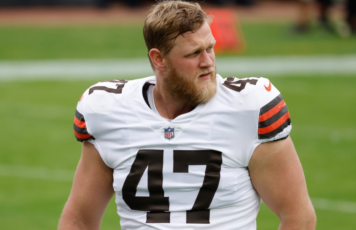 Browns Give Charley Hughlett Largest Long Snapper Contract Ever