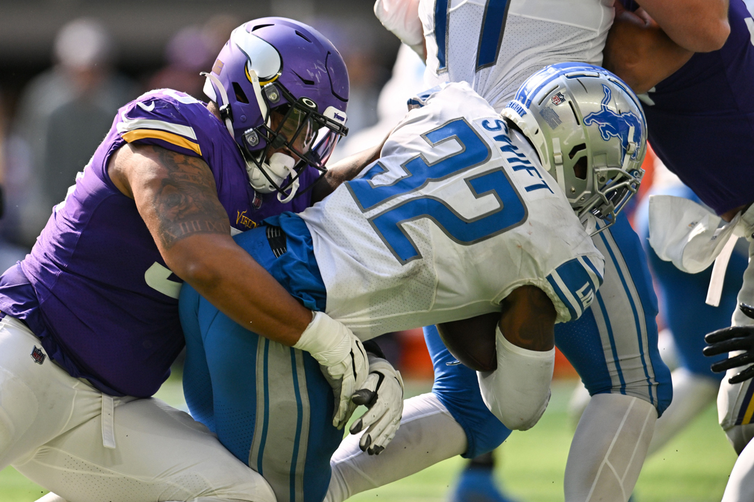 D'Andre Swift looking yoked up in Lions OTAs