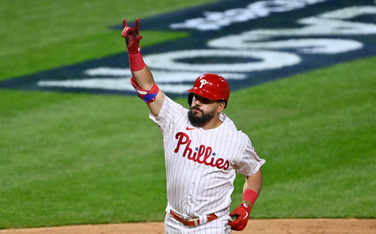 Phillies' Kyle Schwarber steals second in World Series, gifts free tacos