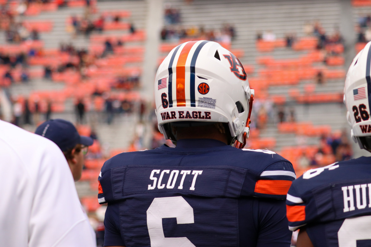 Keionte Scott in warmups before Arkansas.