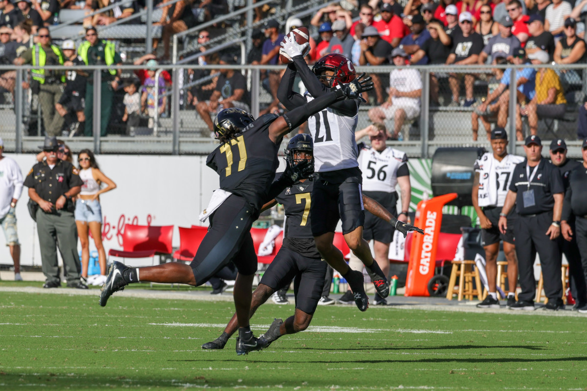 Cincinnati Falls at UCF, 25-21 - University of Cincinnati Athletics