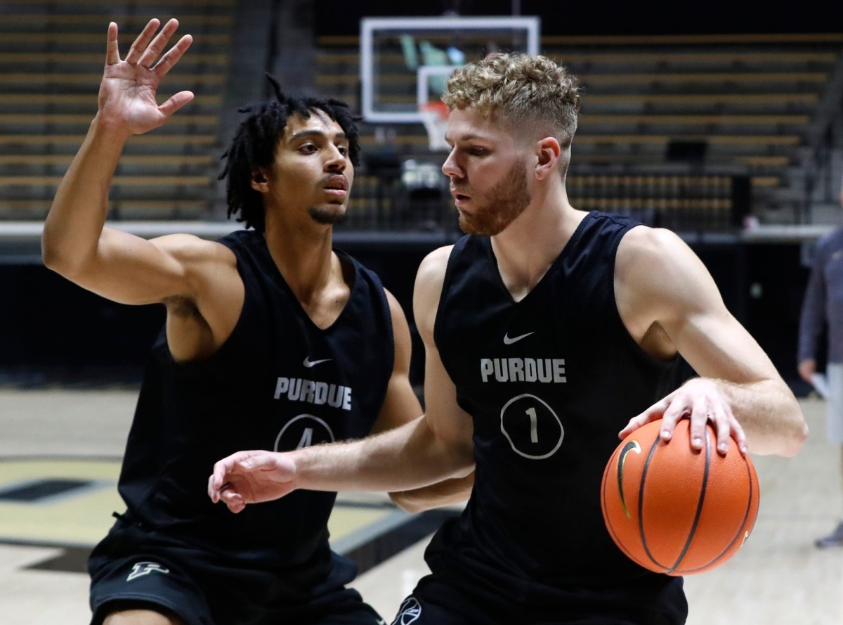 Purdue Boilermakers Trey Kaufman-Renn (4) defends Purdue Boilermakers Caleb Furst (1) during a men s basketball practice, Tuesday, Sept. 27, 2022, at Mackey Arena in West Lafayette, Ind.