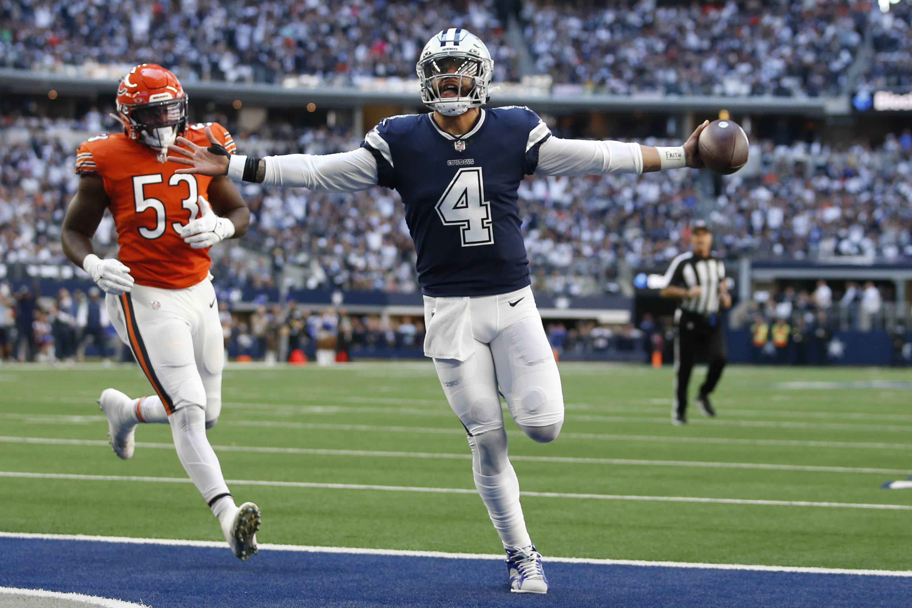 Halftime Report: The Cowboys look explosive on both sides, lead Bears 28-17  ✭ Inside The Star