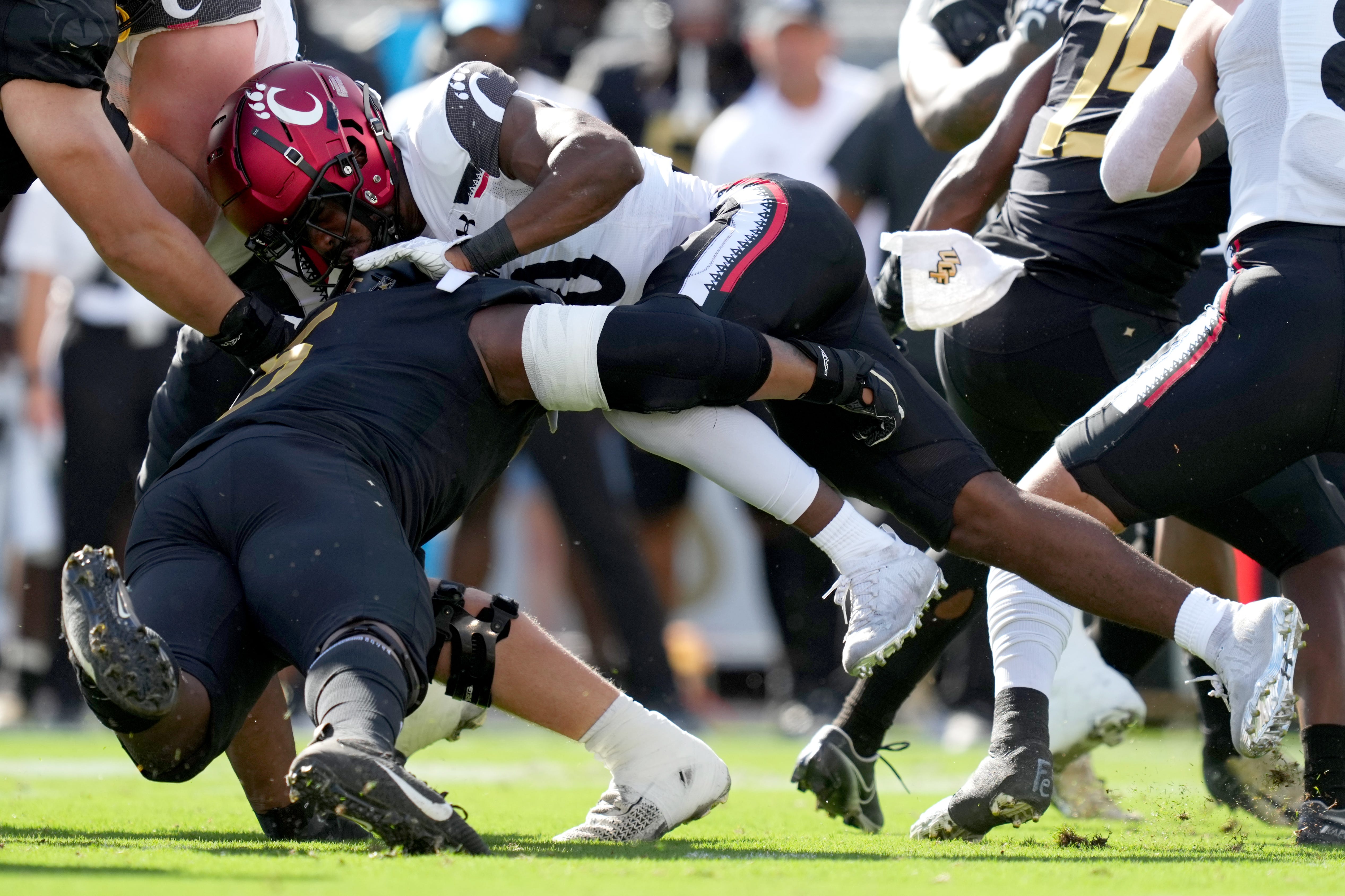 UCF Defense Swarms Cincinnati's Rushing Attack - Inside the Knights