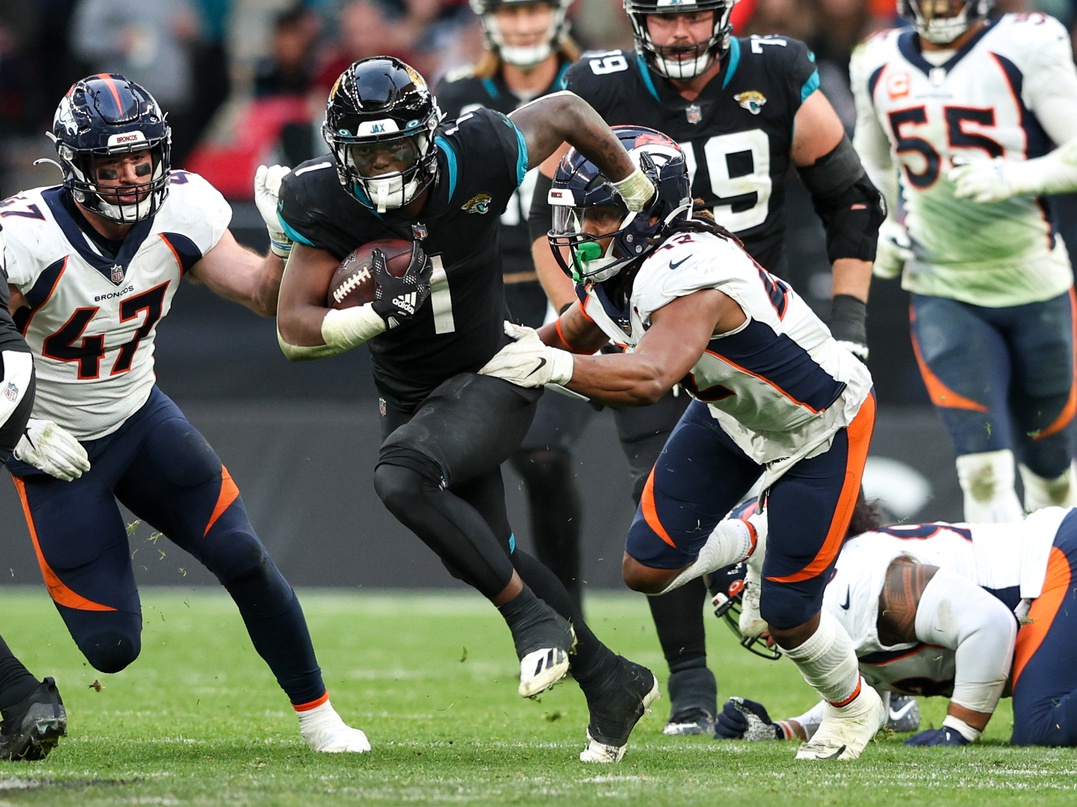 Jacksonville Jaguars vs. Denver Broncos: Travis Etienne Dominates in First  Game Since James Robinson Trade - Sports Illustrated Jacksonville Jaguars  News, Analysis and More