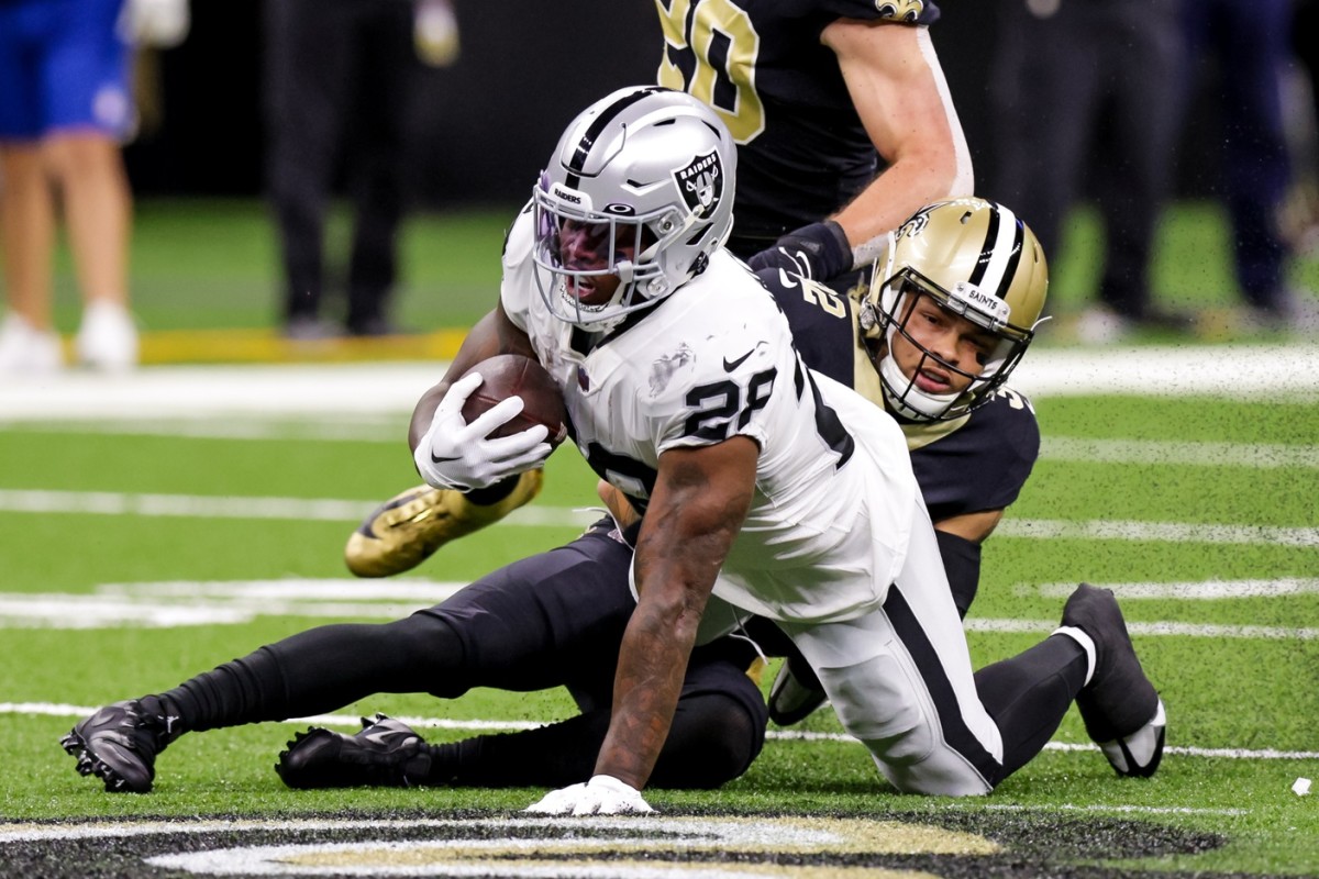 Las Vegas Raiders' Josh Jacobs back to normal self against LA - Sports  Illustrated Las Vegas Raiders News, Analysis and More