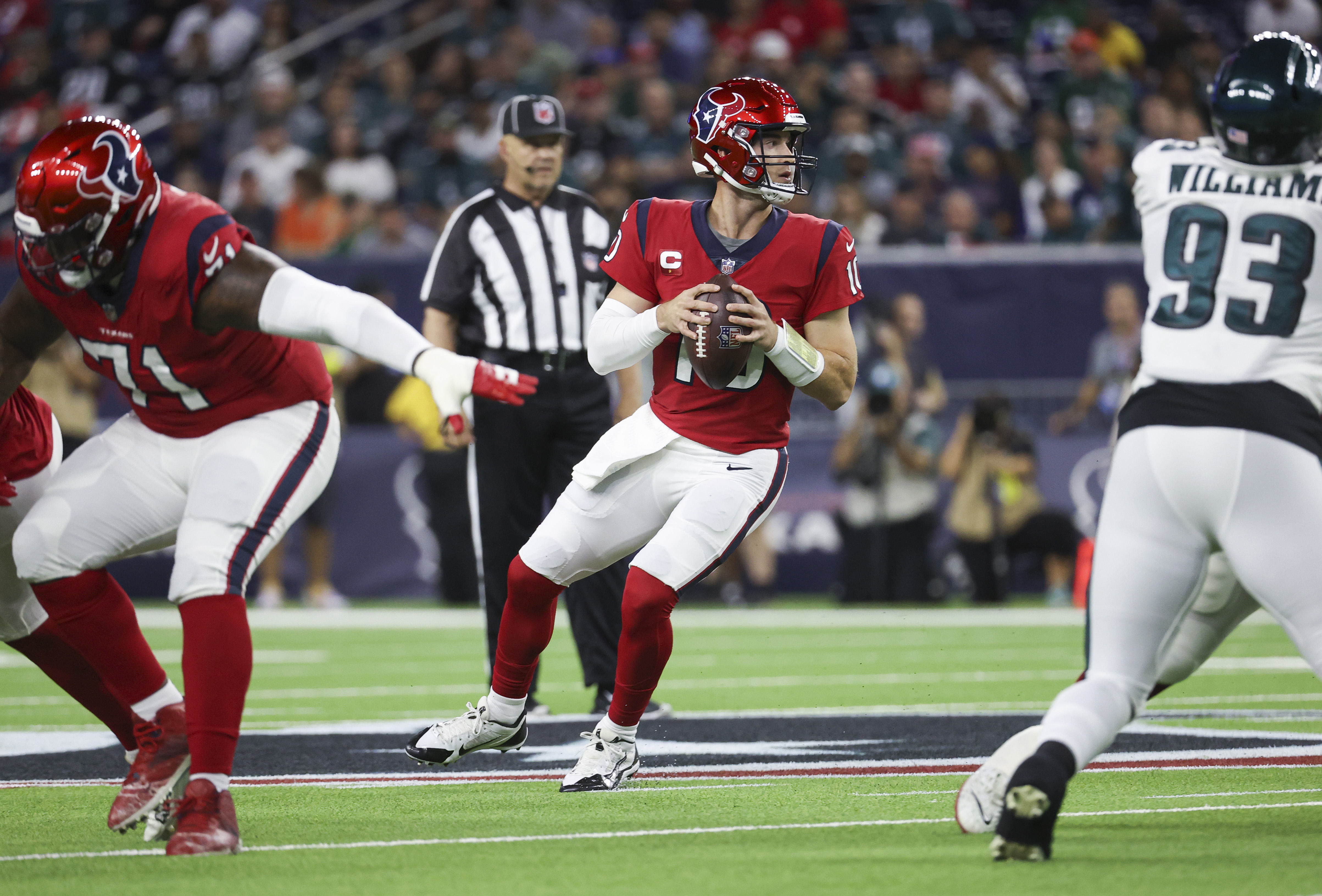 WATCH: Texans' Davis Mills throws touchdown pass to Teagan Quitoriano  against the Eagles