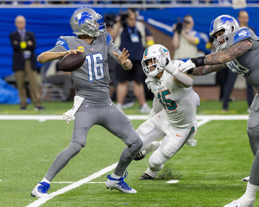 Detroit Lions' T.J. Hockenson celebrates his touchdown catch with Trinity  Benson (17) during the first half of an NFL football game Monday, Sept. 20,  2021, in Green Bay, Wis. (AP Photo/Morry Gash