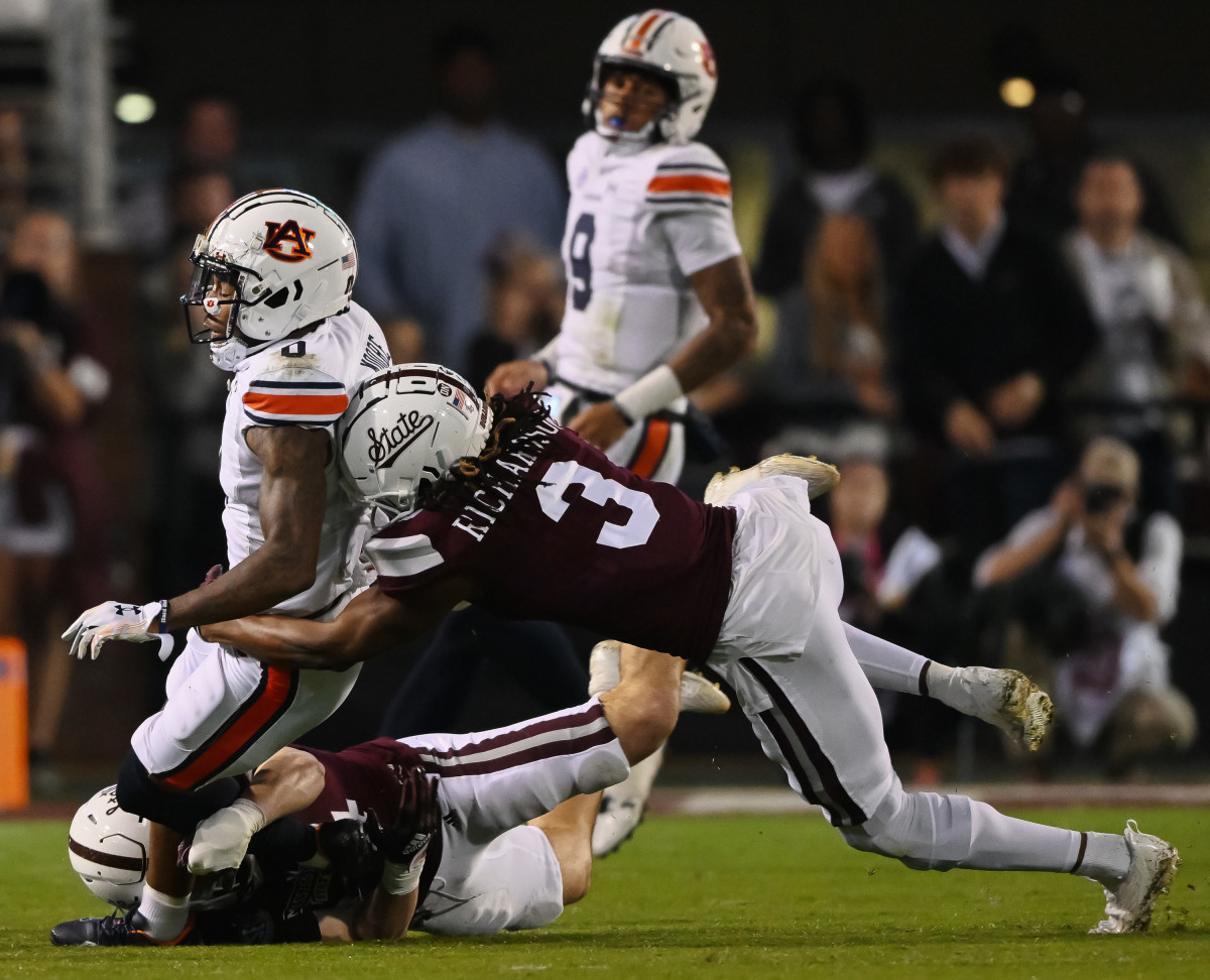 Nov 5, 2022; Starkville, MS, USA; Koy Moore (0) catches pass from Robby Ashford (9) during the game between Auburn and Mississippi State at Davis Wade Stadium .Todd Van Emst/ AU Athletics