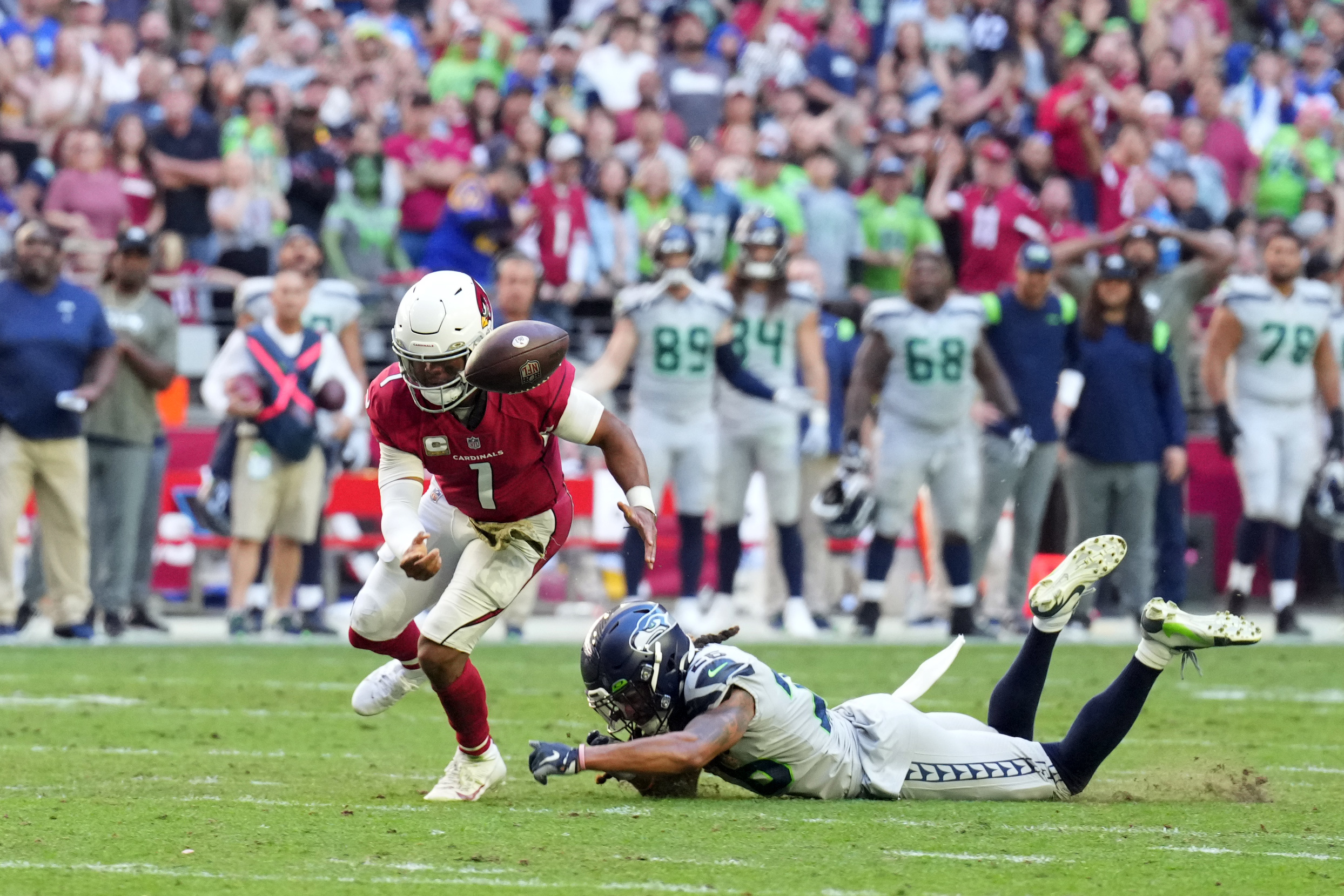 Seahawks sweep season series with Cardinals, win fourth straight game