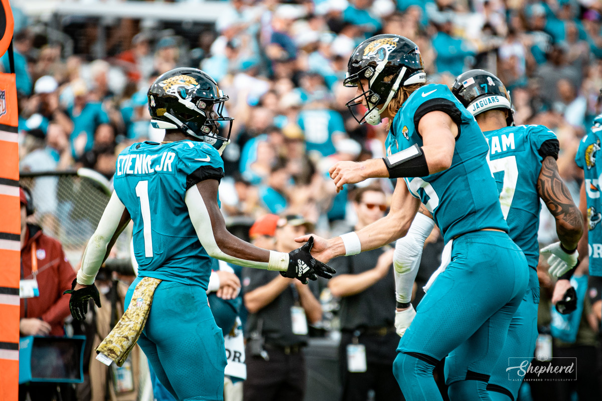 Jacksonville, Florida, USA. 06th Nov, 2022. November 6, 2022: Jacksonville  Jaguars running back Travis Etienne Jr. (1) runs the ball during a game  against the Las Vegas Raiders in Jacksonville, FL. Romeo