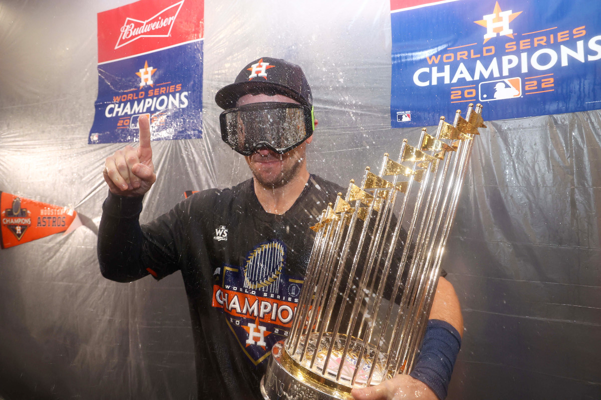 Alex Bregman broke finger in Astros' World Series win