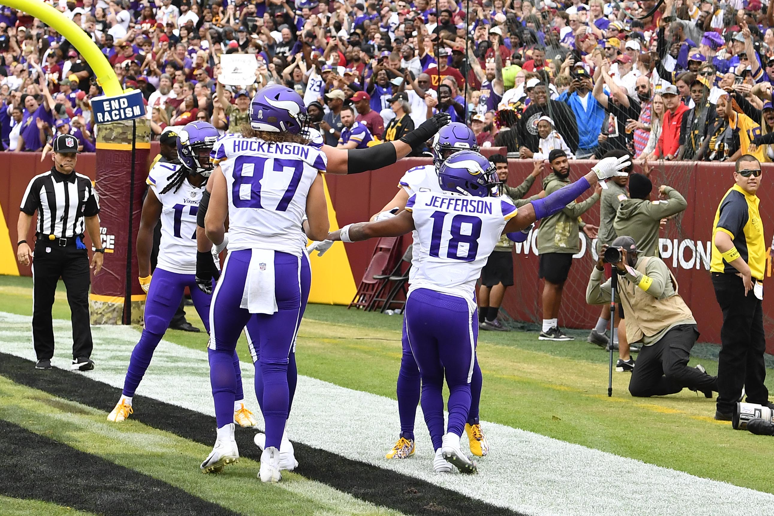 Vikings' Justin Jefferson Snubs Adam Thielen's 1-Handed TD Grab