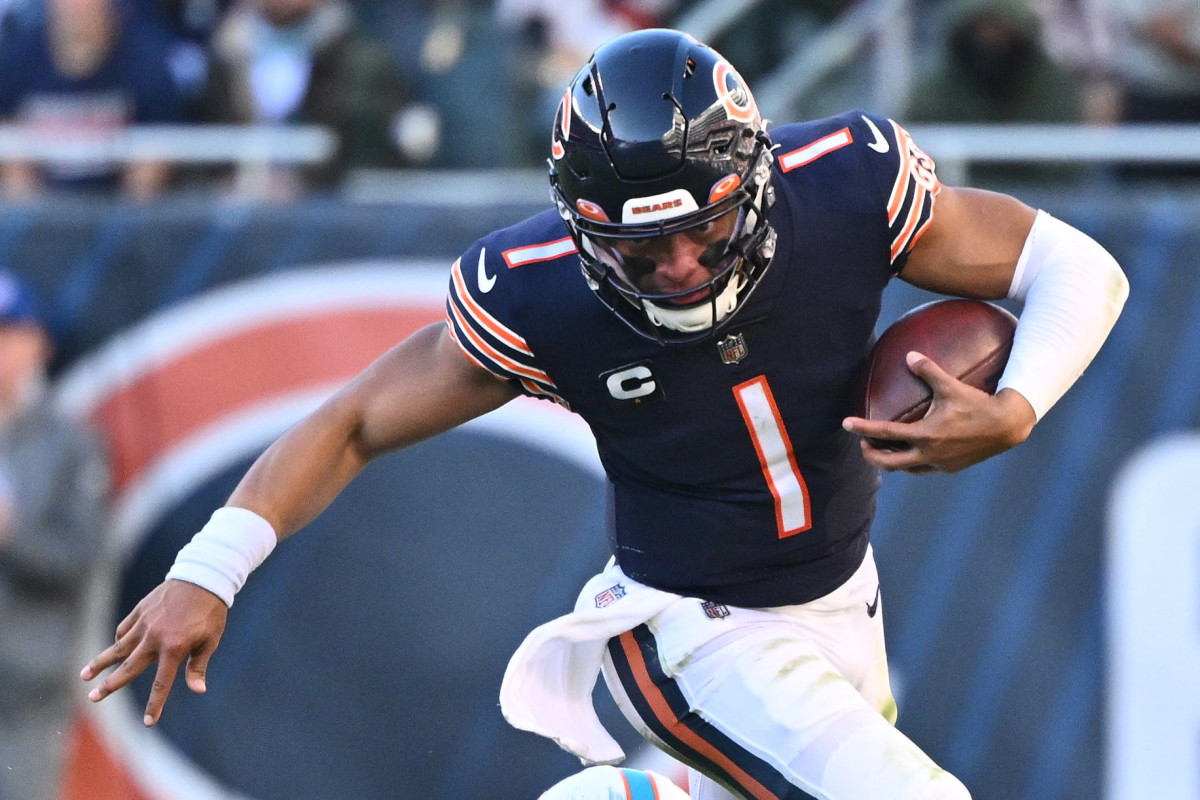 Chicago Bears Twitter is worried about Justin Fields